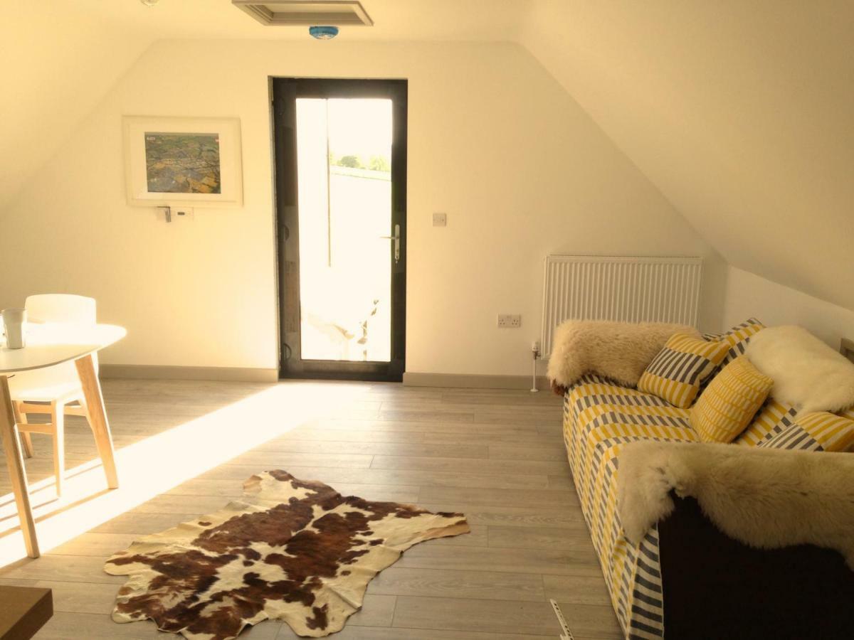 The Loft Apartment Pilton Bagian luar foto